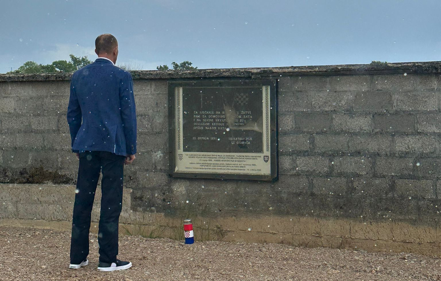 Počast kod rekonstruirane uništene spomen-ploče iz 1990. godine                                                                                                                                                                                           